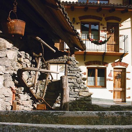 Le Village Монжове Экстерьер фото