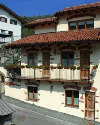 Le Village Монжове Экстерьер фото