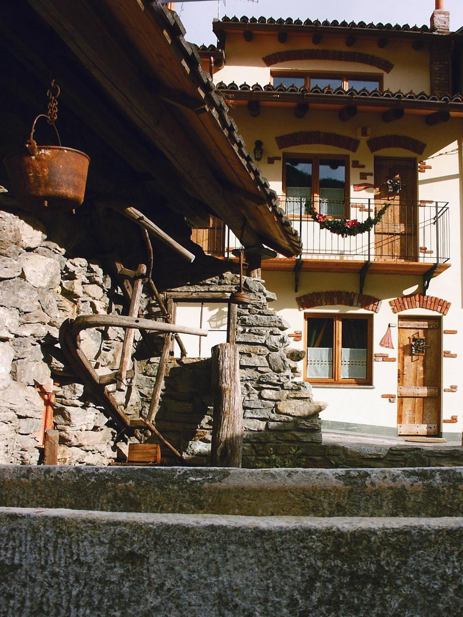 Le Village Монжове Экстерьер фото
